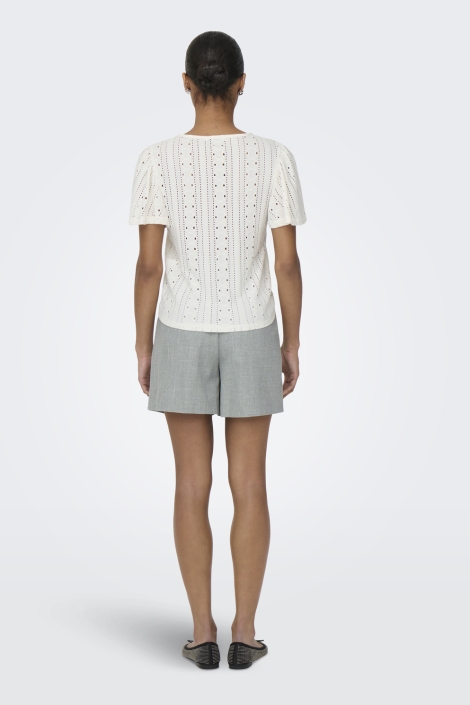 Only ecru dames t-shirt | Model achteraanzicht