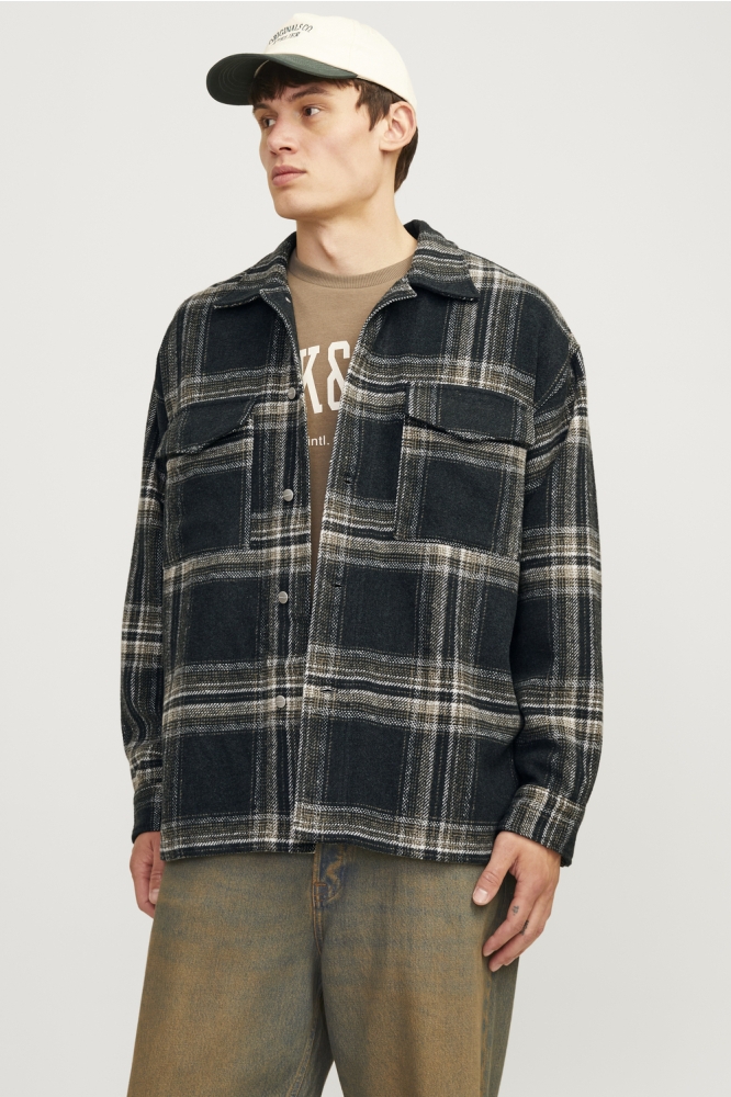 Jack & Jones zwarte heren overhemd | Model vooraanzicht