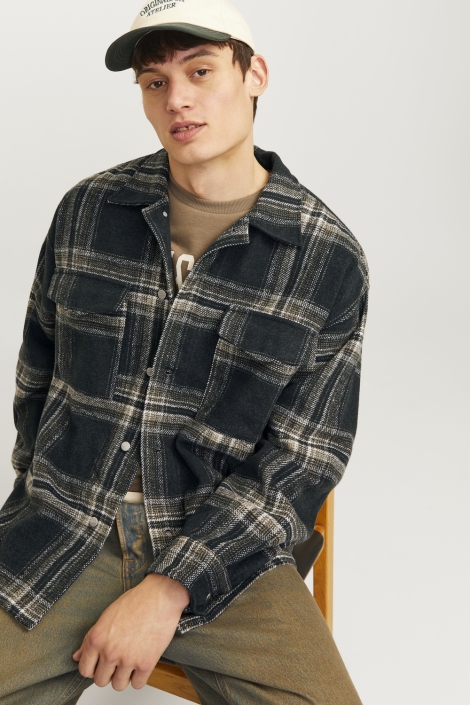 Jack & Jones zwarte heren overhemd | Model vooraanzicht