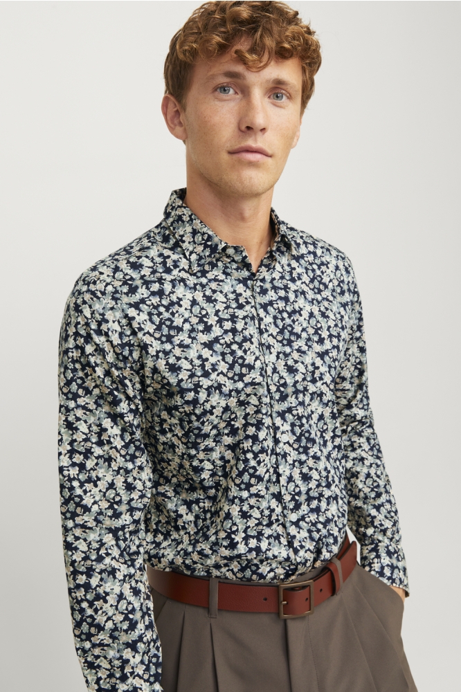 Jack & Jones taupe heren overhemd | Model vooraanzicht