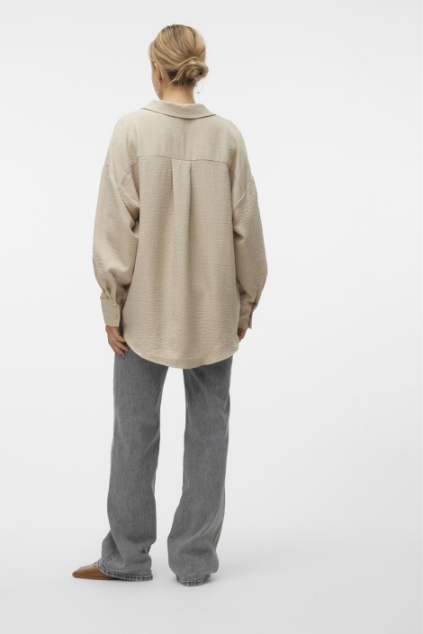 Vero Moda taupe dames blouse | Model achteraanzicht
