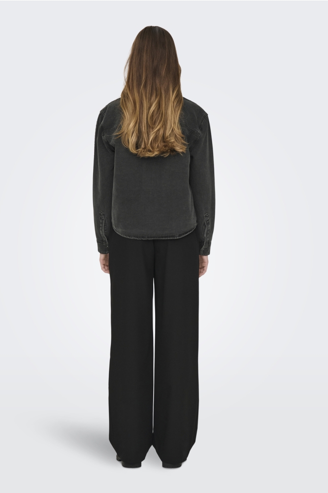 Jacqueline de Yong zwarte dames blouse | Model achteraanzicht