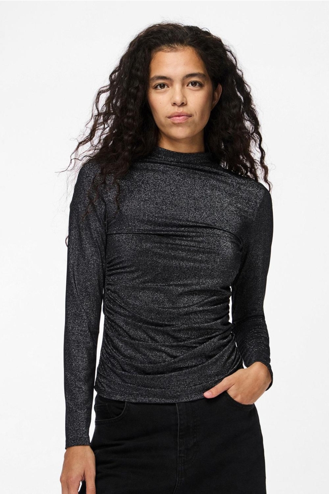 Pieces zwarte dames t-shirt | Model vooraanzicht