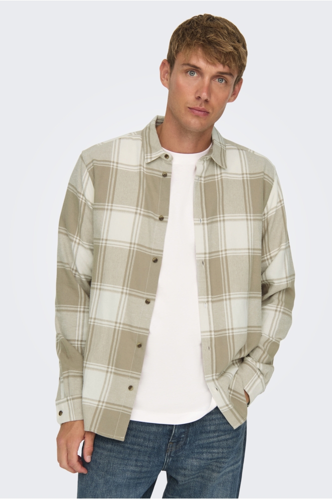 Only & Sons beige heren overhemd | Model vooraanzicht