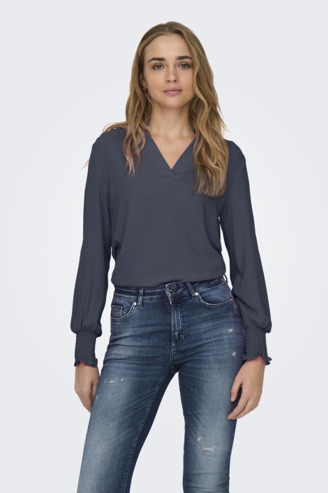 Only blauwe dames blouse | Model vooraanzicht