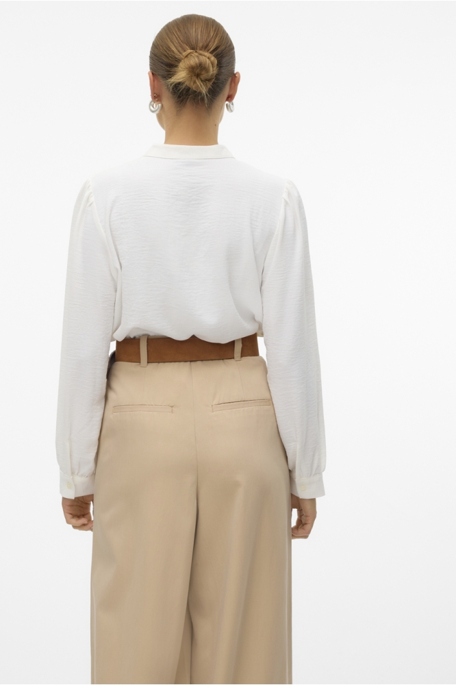 Vero Moda witte dames blouse | Model achteraanzicht