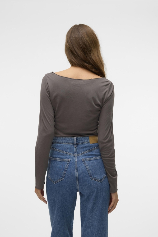 Vero Moda grijze dames t-shirt | Model achteraanzicht