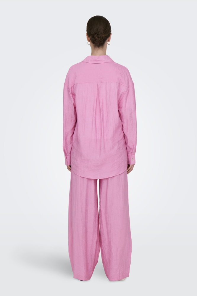 Only roze dames blouse | Model achteraanzicht