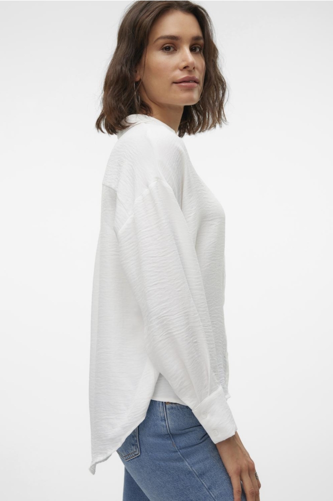 Vero Moda witte dames blouse | Model zijaanzicht