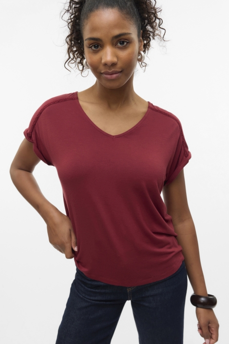 Vero Moda bordeaux dames t-shirt | Model vooraanzicht