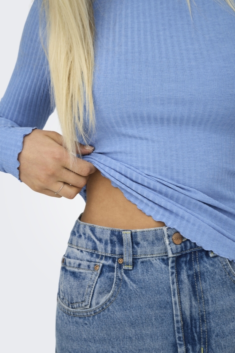 Only blauwe dames t-shirt | Close up