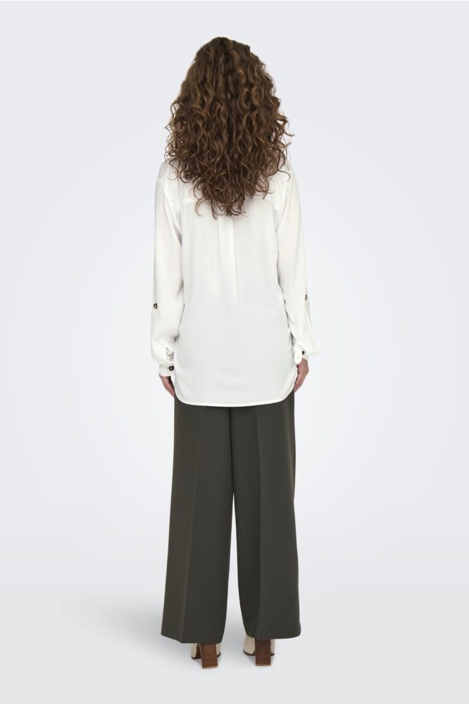 Jacqueline de Yong witte dames blouse | Model achteraanzicht