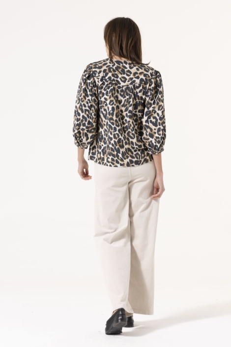 Garcia beige dames blouse | Model achteraanzicht