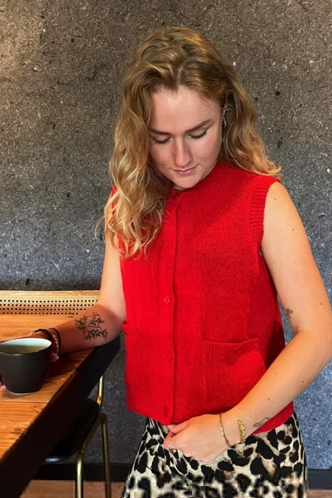 Pieces rode dames gilet | Sfeerbeeld, In situatie