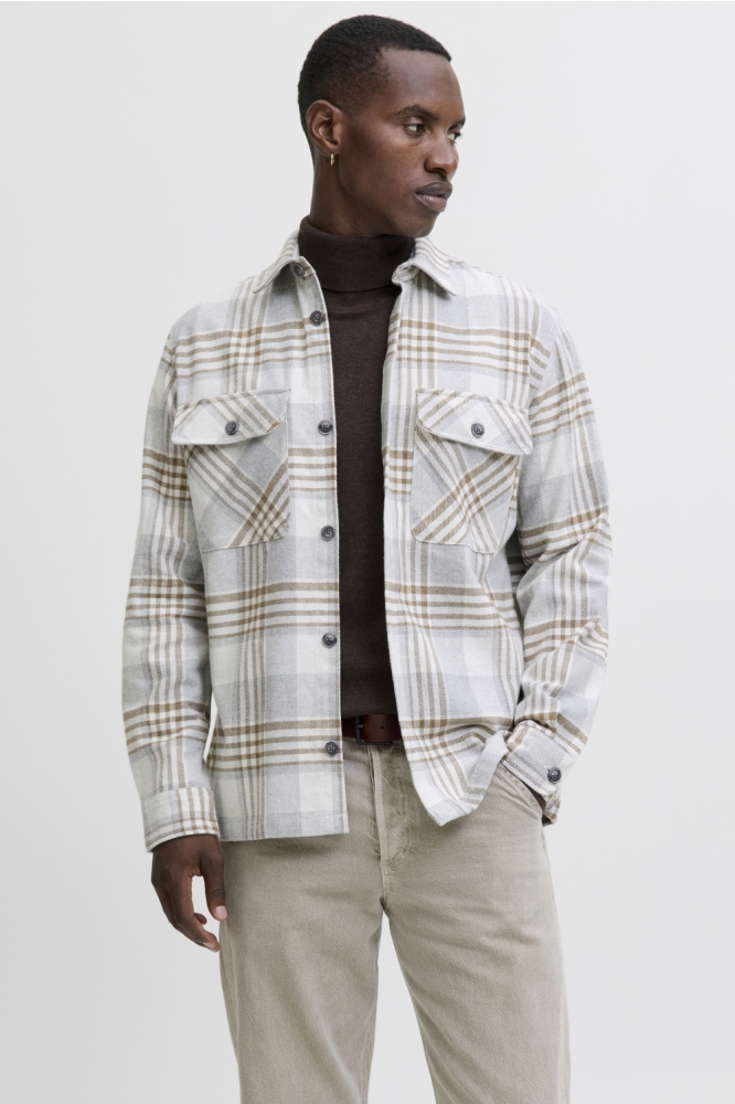 Jack & Jones beige heren overhemd | Model vooraanzicht
