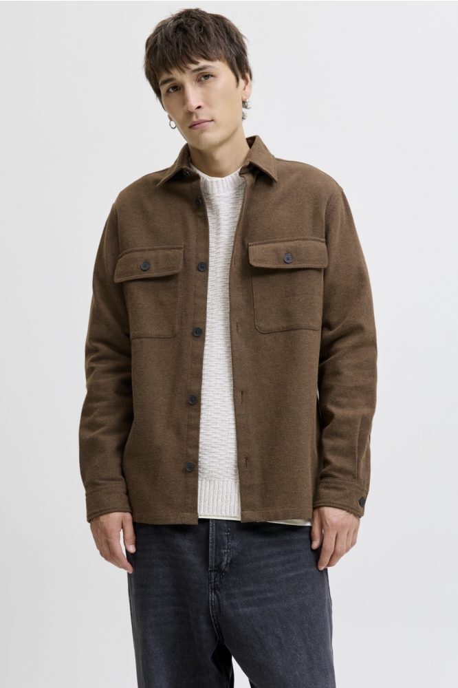 Jack & Jones bruine heren overhemd | Model vooraanzicht