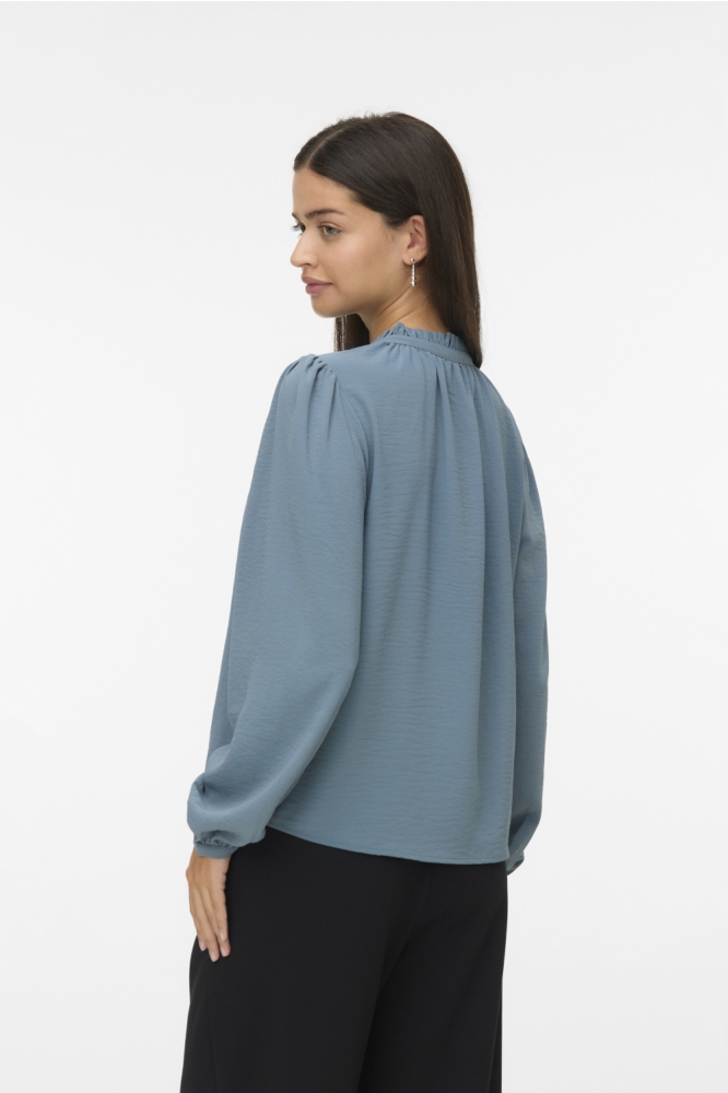 Vero Moda blauwe dames blouse | Model achteraanzicht