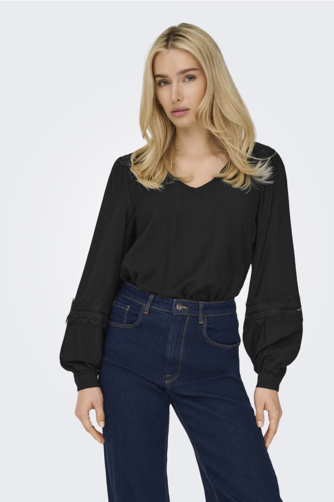 Jacqueline de Yong zwarte dames blouse | Model