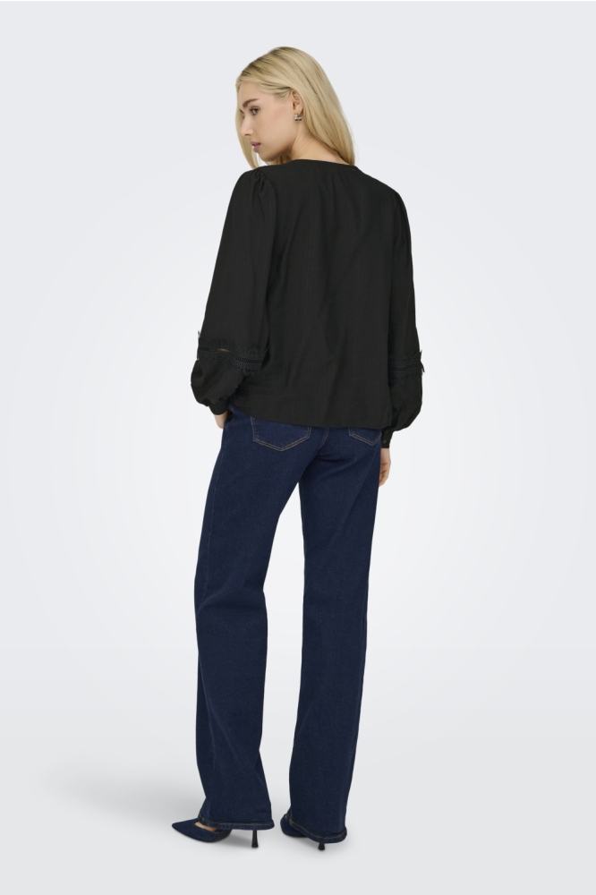 Jacqueline de Yong zwarte dames blouse | Model achteraanzicht