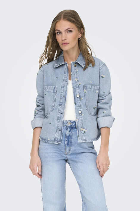 Only blauwe dames blouse | Model vooraanzicht