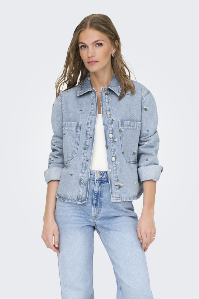 Only blauwe dames blouse | Model vooraanzicht