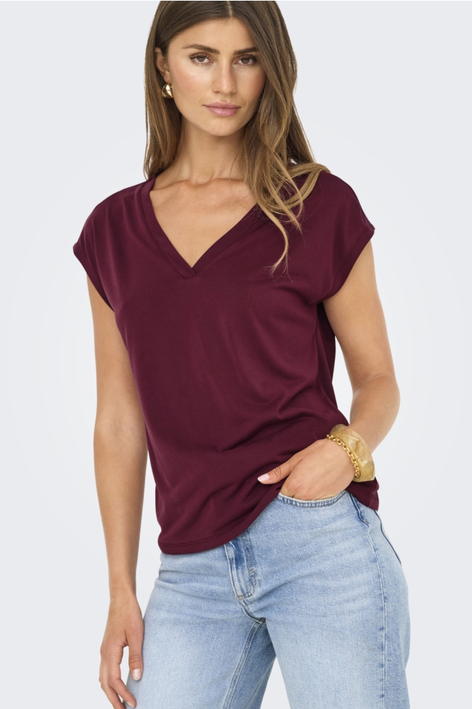 Only rode dames t-shirt | Model vooraanzicht
