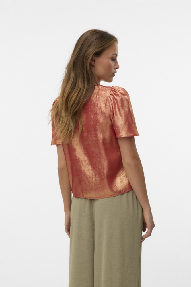 Vero Moda rode dames blouse | Model achteraanzicht