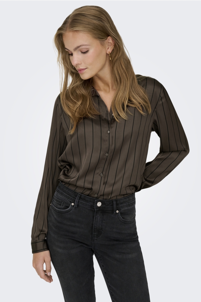Jacqueline de Yong camel dames blouse | Model vooraanzicht