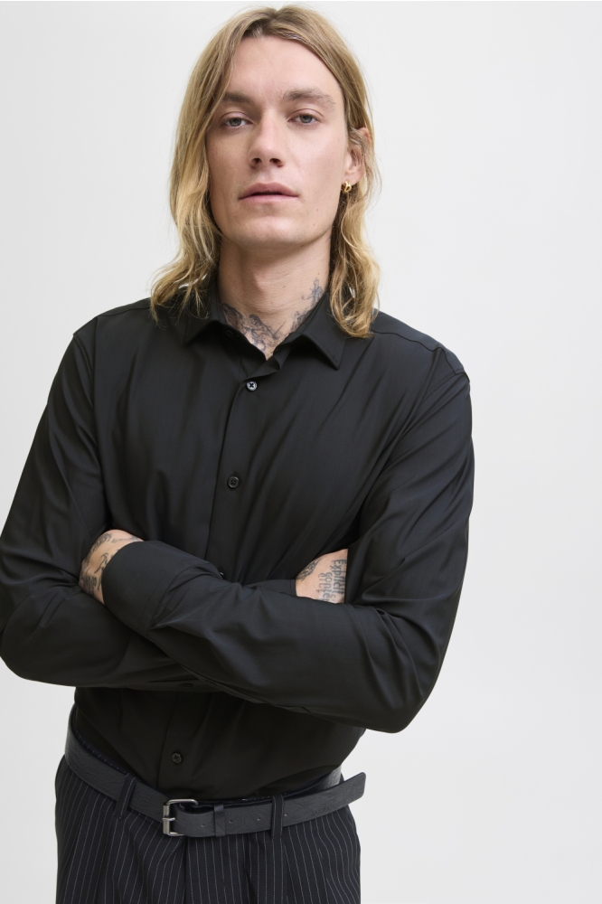 Jack & Jones zwarte heren overhemd | Model vooraanzicht