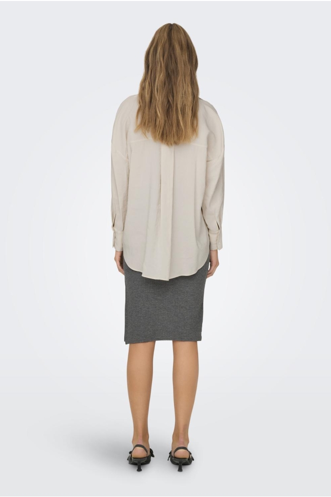 Only ecru dames blouse | Model achteraanzicht