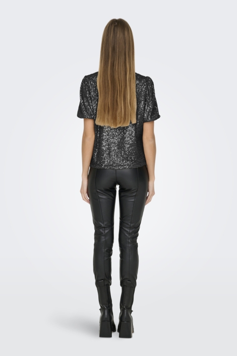 Only zwarte dames t-shirt | Model