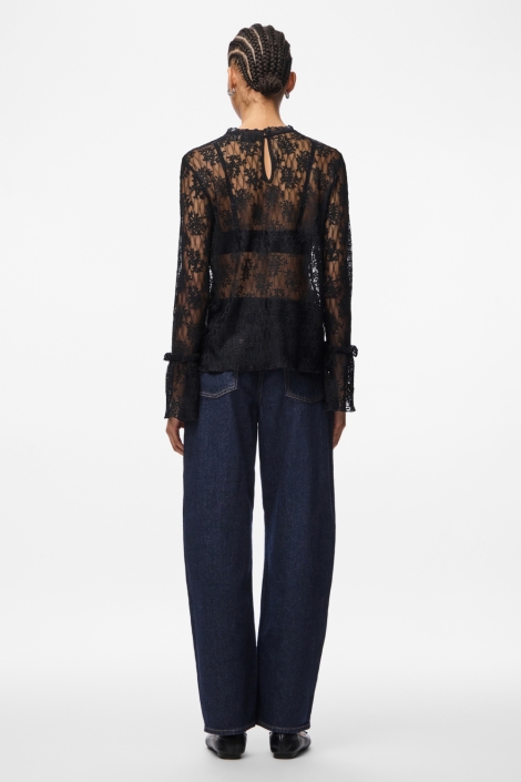 Pieces zwarte dames t-shirt | Model achteraanzicht