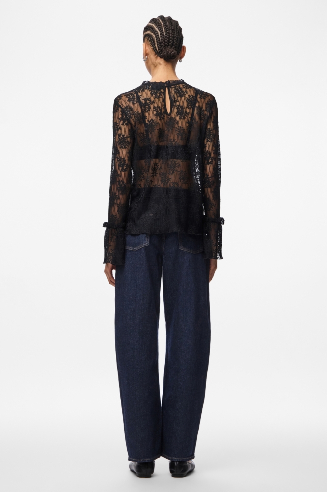 Pieces zwarte dames t-shirt | Model achteraanzicht