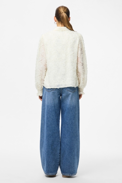 Pieces witte dames blouse | Model achteraanzicht