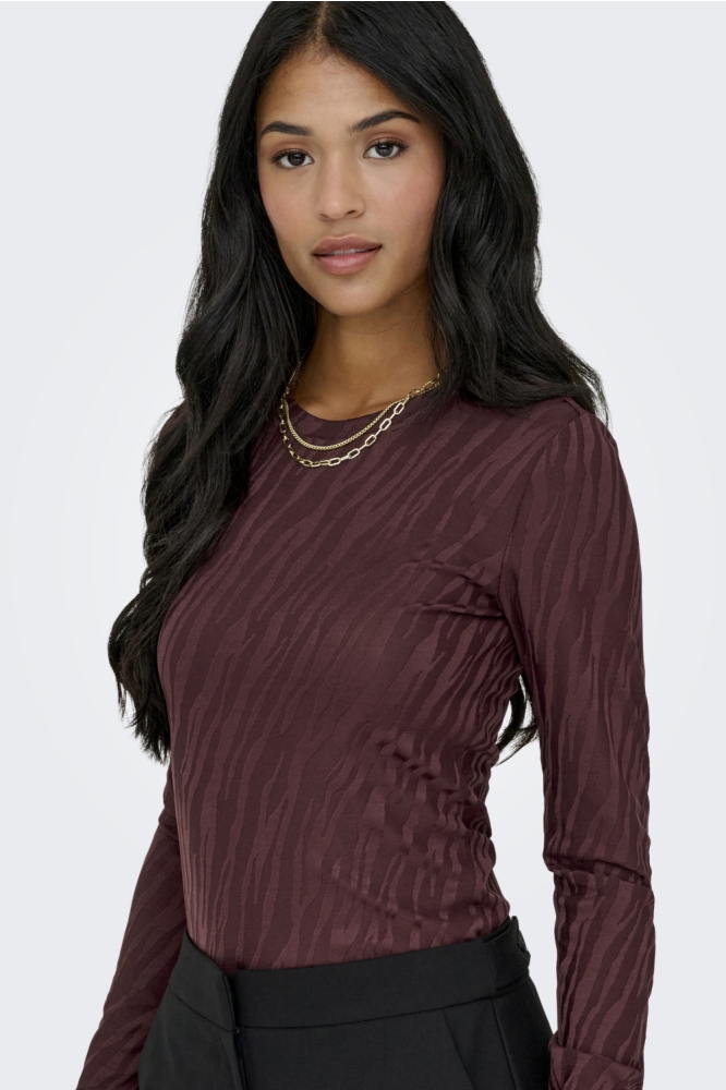 Only bruine dames t-shirt | Close up