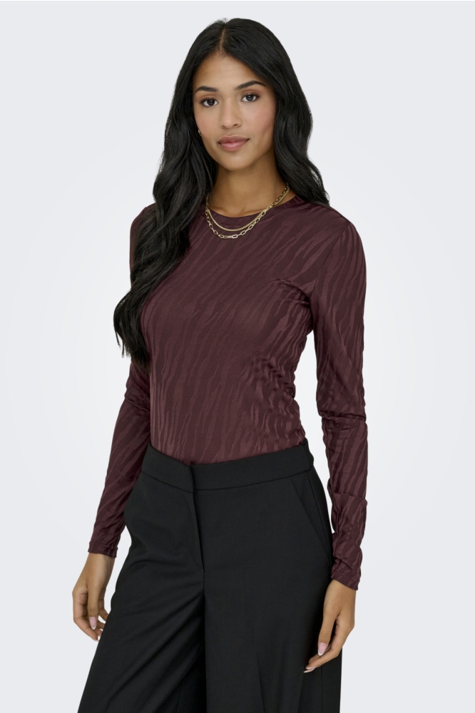 Only bruine dames t-shirt | Model vooraanzicht