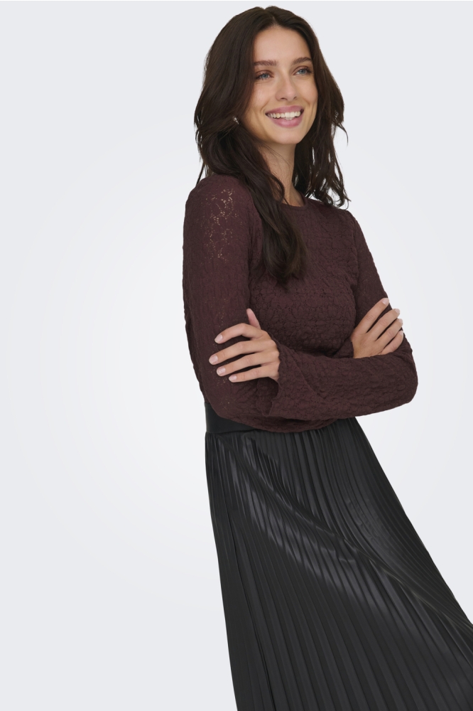 Only bruine dames t-shirt | Model vooraanzicht