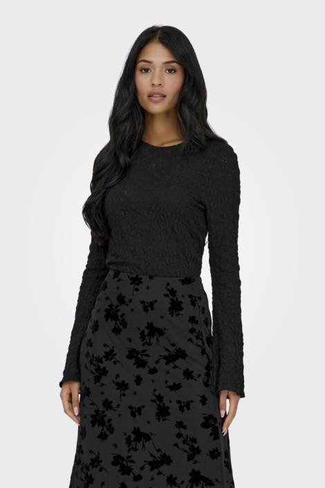 Only zwarte dames t-shirt | Model vooraanzicht