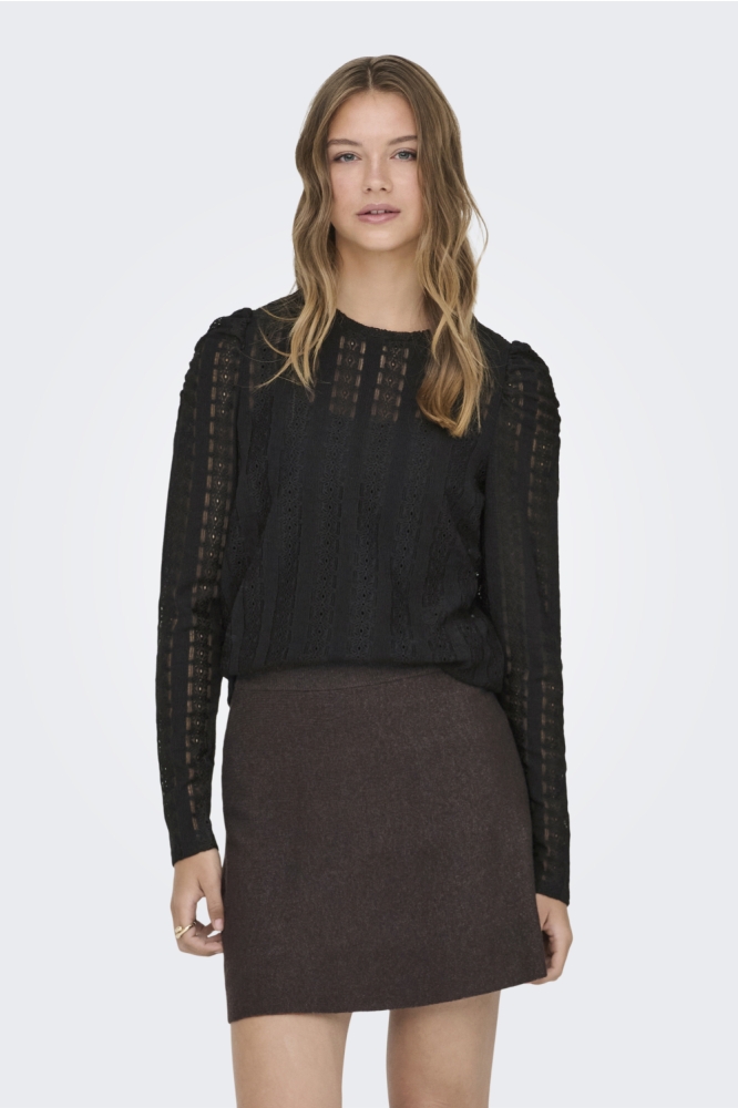 Only zwarte dames t-shirt | Model vooraanzicht