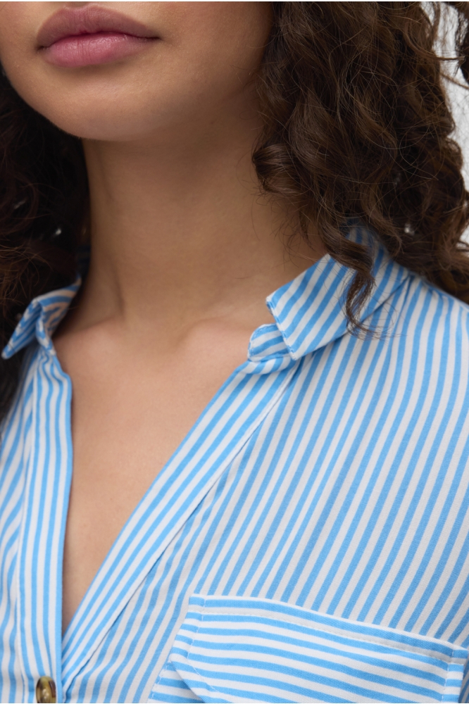 Vero Moda blauwe dames blouse | Close up