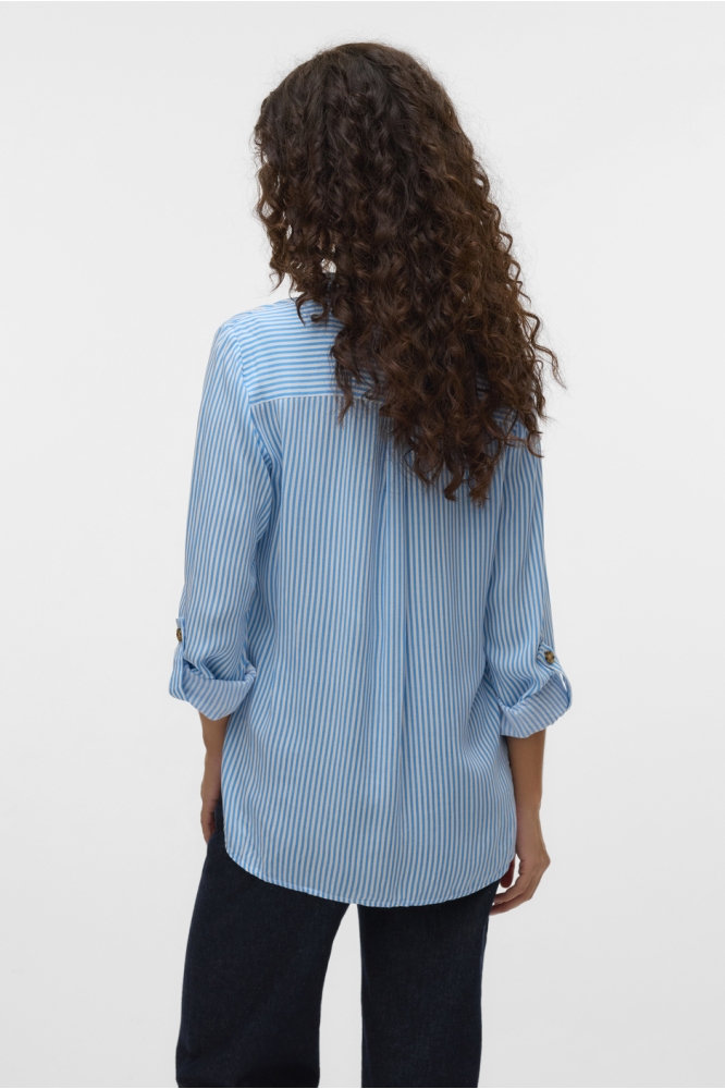 Vero Moda blauwe dames blouse | Model achteraanzicht