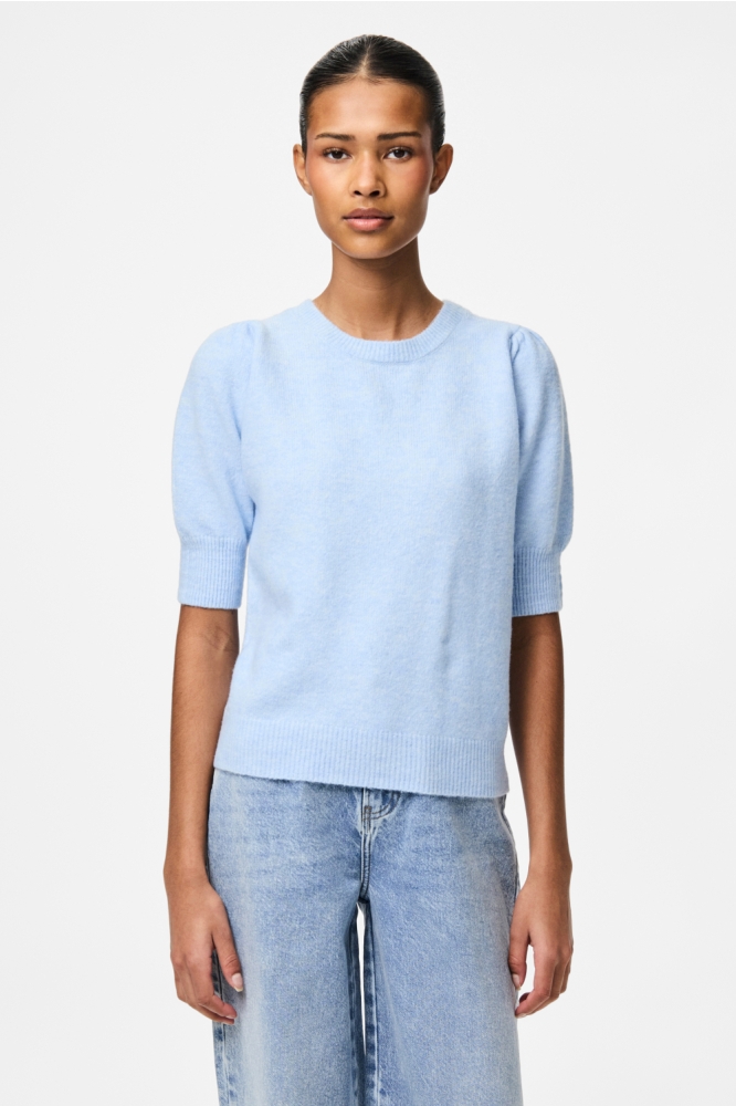 Pieces blauwe dames trui | Model vooraanzicht