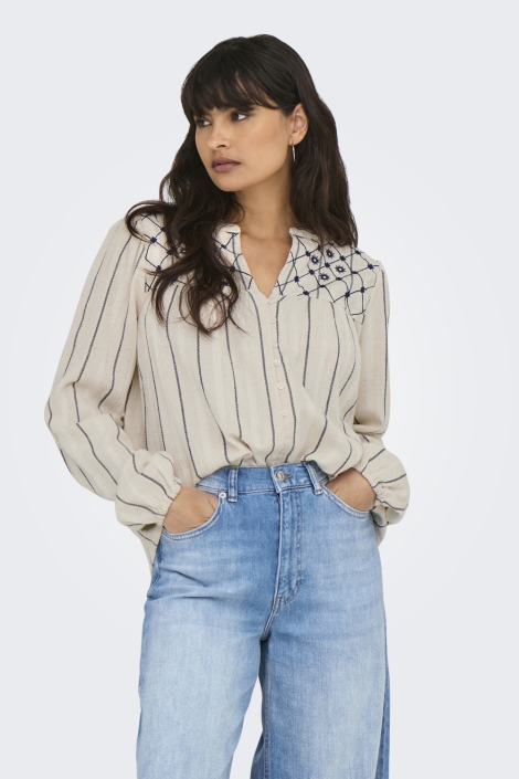 Only beige dames blouse | Model vooraanzicht