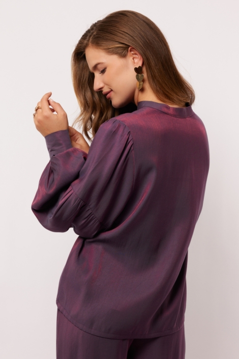 Fluresk paarse dames blouse | Model achteraanzicht