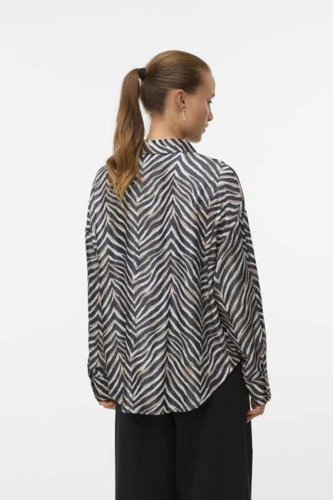 Vero Moda zwarte dames blouse | Model achteraanzicht