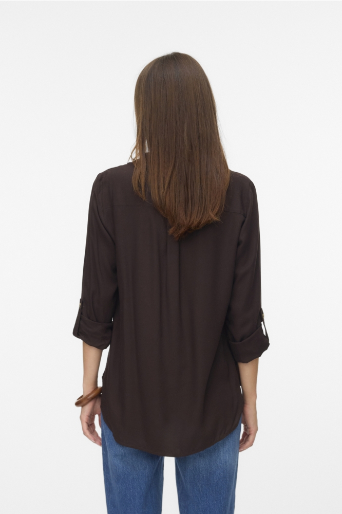 Vero Moda bruine dames blouse | Model achteraanzicht