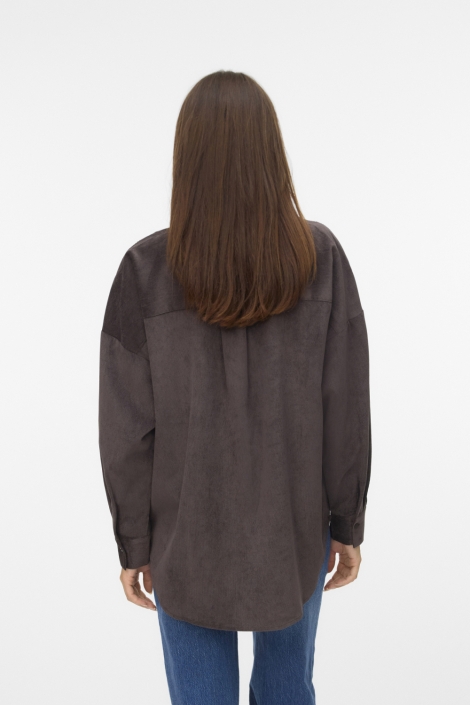 Vero Moda bruine dames blouse | Model achteraanzicht