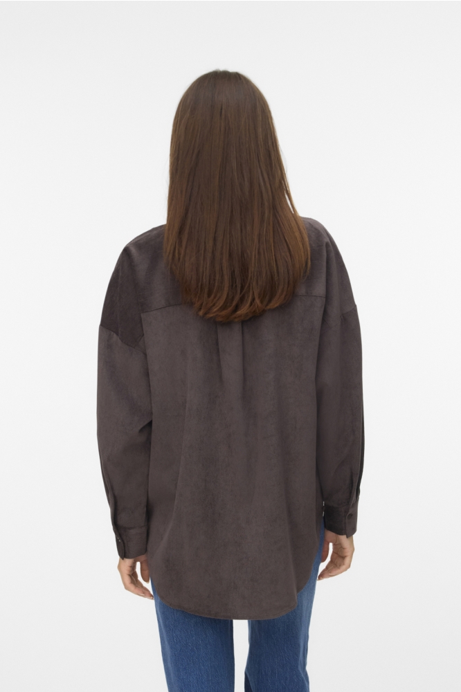 Vero Moda bruine dames blouse | Model achteraanzicht