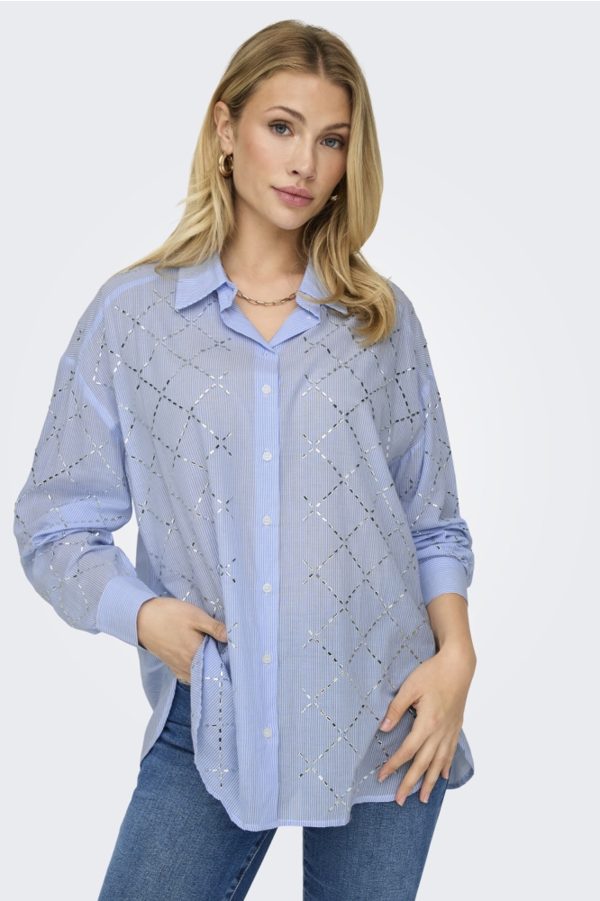 Only blauwe dames blouse | Model vooraanzicht