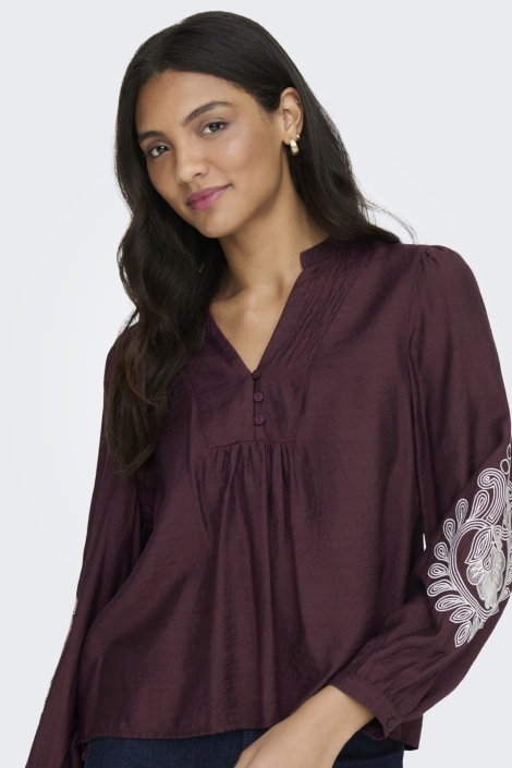 Only bordeaux dames t-shirt | Model vooraanzicht